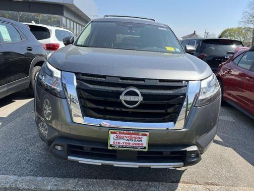 2022 Nissan Pathfinder SL