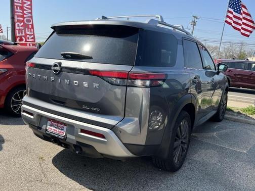 2022 Nissan Pathfinder SL