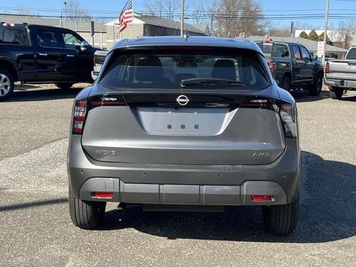 2025 Nissan Kicks S