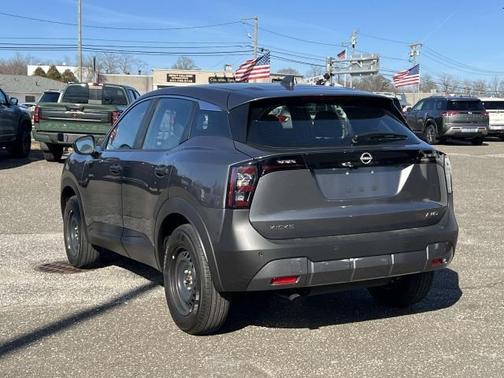 2025 Nissan Kicks S