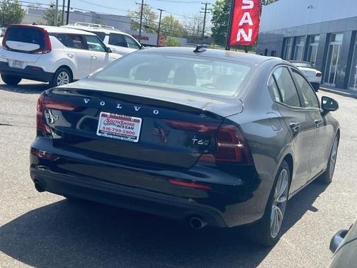 2020 Volvo S60 T6 Momentum