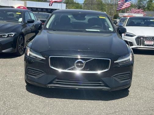 2020 Volvo S60 T6 Momentum