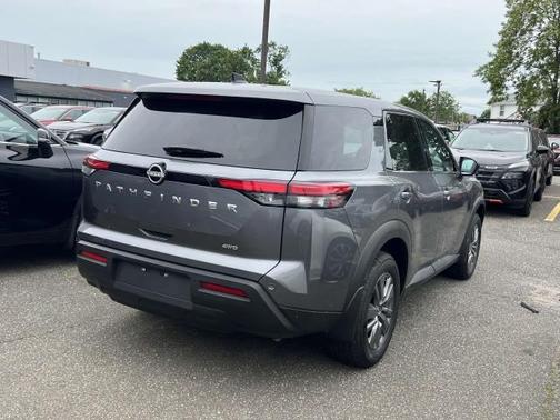 2024 Nissan Pathfinder S