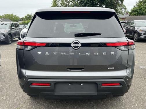 2024 Nissan Pathfinder S
