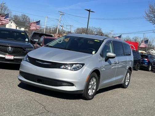 2022 Chrysler Voyager LX