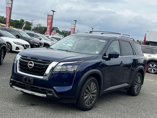 2025 Nissan Pathfinder SL