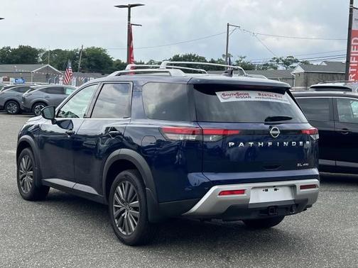 2025 Nissan Pathfinder SL