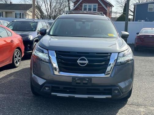 2022 Nissan Pathfinder SL