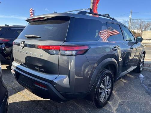 2022 Nissan Pathfinder SV