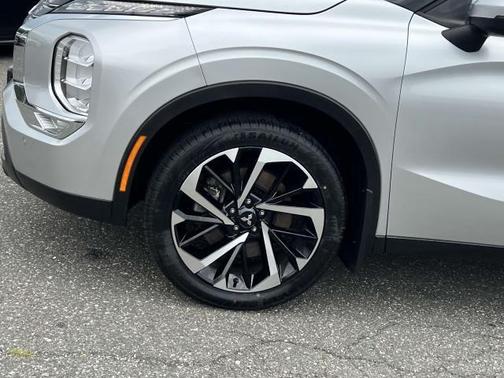 2022 Mitsubishi Outlander Black Edition