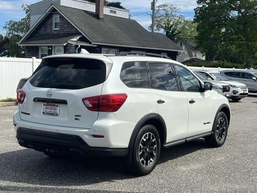 2020 Nissan Pathfinder SL