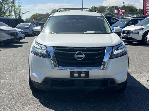 2024 Nissan Pathfinder SV