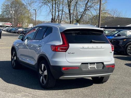 2020 Volvo XC40 T5 Momentum