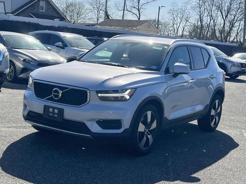 2020 Volvo XC40 T5 Momentum