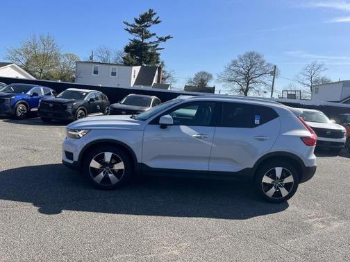 2020 Volvo XC40 T5 Momentum