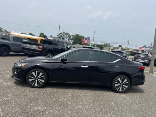 2022 Nissan Altima 2.5 SV