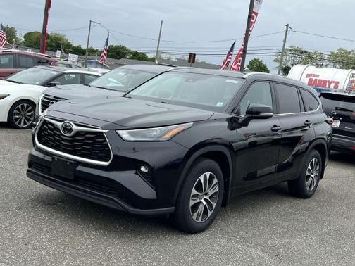 2024 Toyota Highlander LE