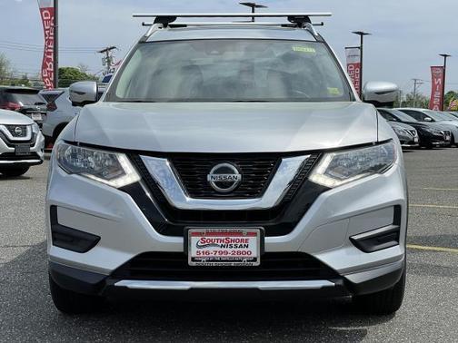 Photo 2 of 32 of 2019 Nissan Rogue SV