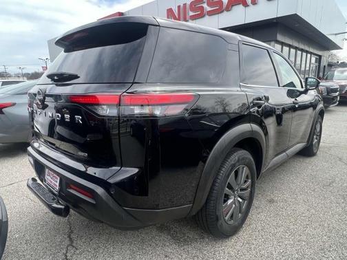 2022 Nissan Pathfinder S