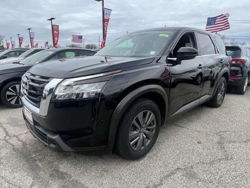 2022 Nissan Pathfinder S