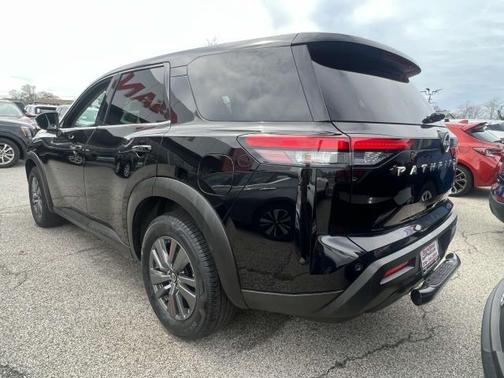 2022 Nissan Pathfinder S
