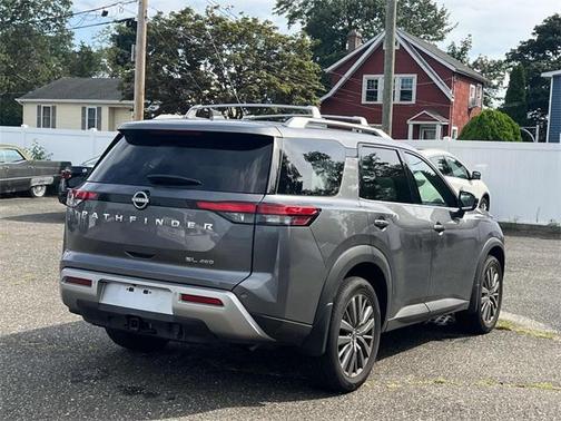 2024 Nissan Pathfinder SL