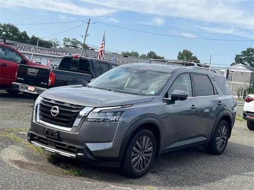 2024 Nissan Pathfinder SL