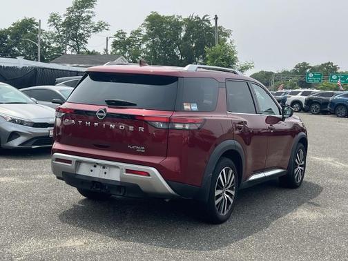 2022 Nissan Pathfinder Platinum