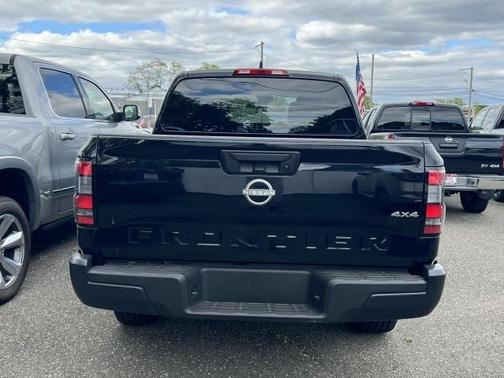 2024 Nissan Frontier S