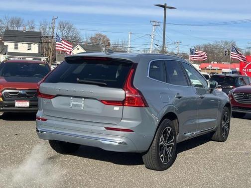2022 Volvo XC60 Recharge Plug-In Hybrid T8 Inscription Expression