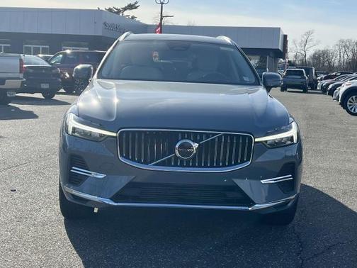 2022 Volvo XC60 Recharge Plug-In Hybrid T8 Inscription Expression
