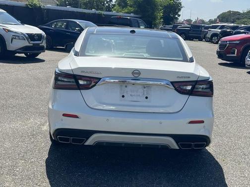 2023 Nissan Maxima Platinum
