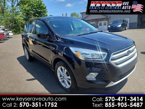 Black 2019 Ford Escape SE