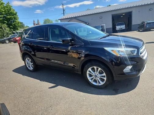 Black 2019 Ford Escape SE