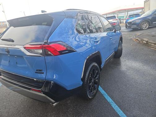 2024 Toyota RAV4 Hybrid SE