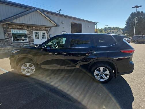 2023 Toyota Highlander Hybrid LE