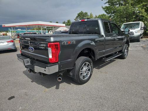 2017 Ford F-250 Lariat 4WD SuperCab 6.75' Box