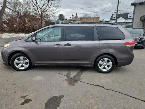 2014 Toyota Sienna LE