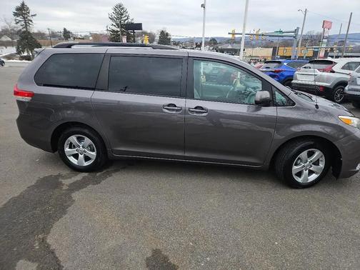 2014 Toyota Sienna LE