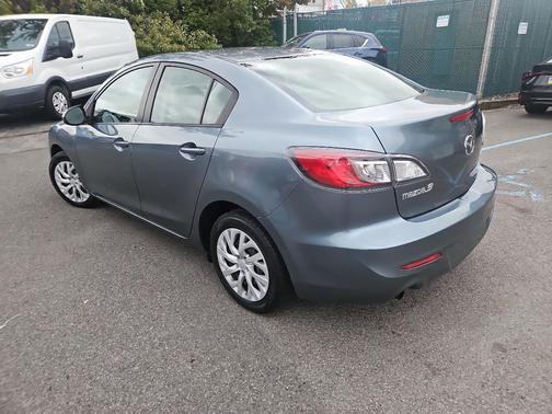 2013 Mazda Mazda3 i Sport