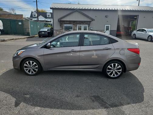 2017 Hyundai Accent Value Edition