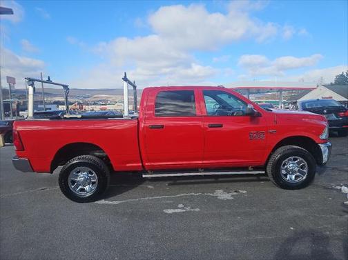 2017 RAM 2500 Tradesman 4x4 Crew Cab 6'4'' Box
