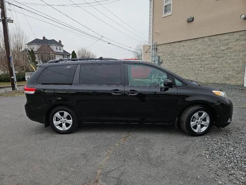 2013 Toyota Sienna LE