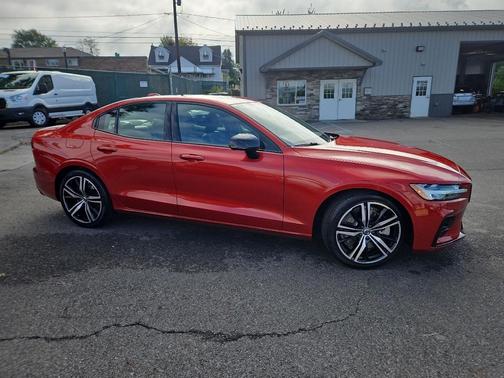 2021 Volvo S60 T6 R-Design