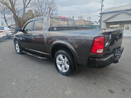 2015 RAM 1500 2WD Crew Cab 140.5'' Outdoorsman *Ltd Avail*