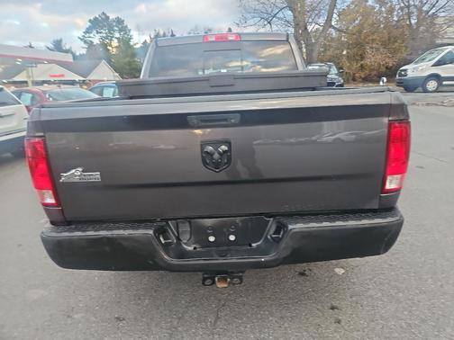 2015 RAM 1500 2WD Crew Cab 140.5'' Outdoorsman *Ltd Avail*