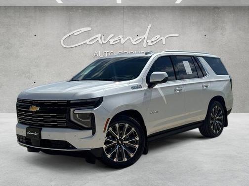 Iridescent Pearl Tricoat 2025 Chevrolet Tahoe High Country