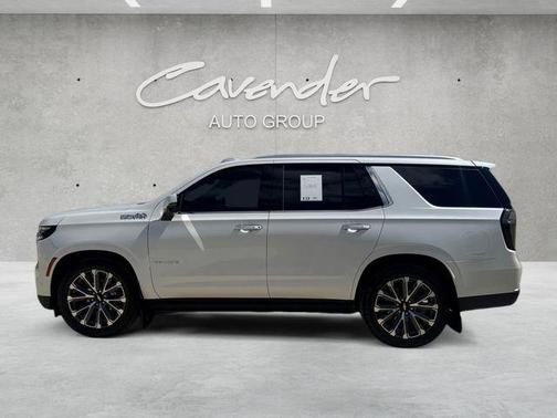 Iridescent Pearl Tricoat 2025 Chevrolet Tahoe High Country