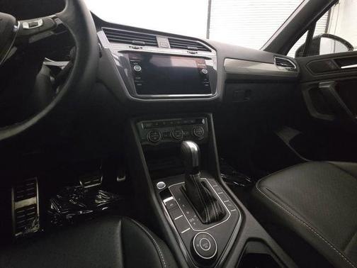 2021 Volkswagen Tiguan 2.0T SE R-Line Black