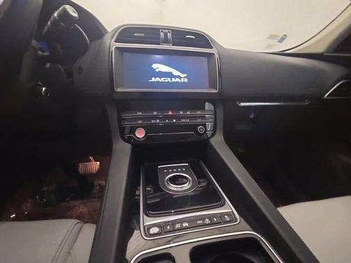 2019 Jaguar F-PACE 25t Prestige